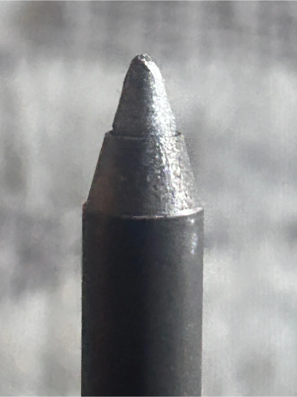 CHANEL Le Crayon Yeux Eyeliner 69 Gris Scintillant Metallic Grey